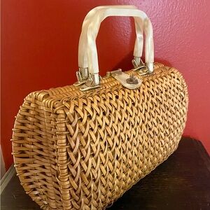 Elegant Tan Woven Handbag - Vintage wicker and Lucite purse